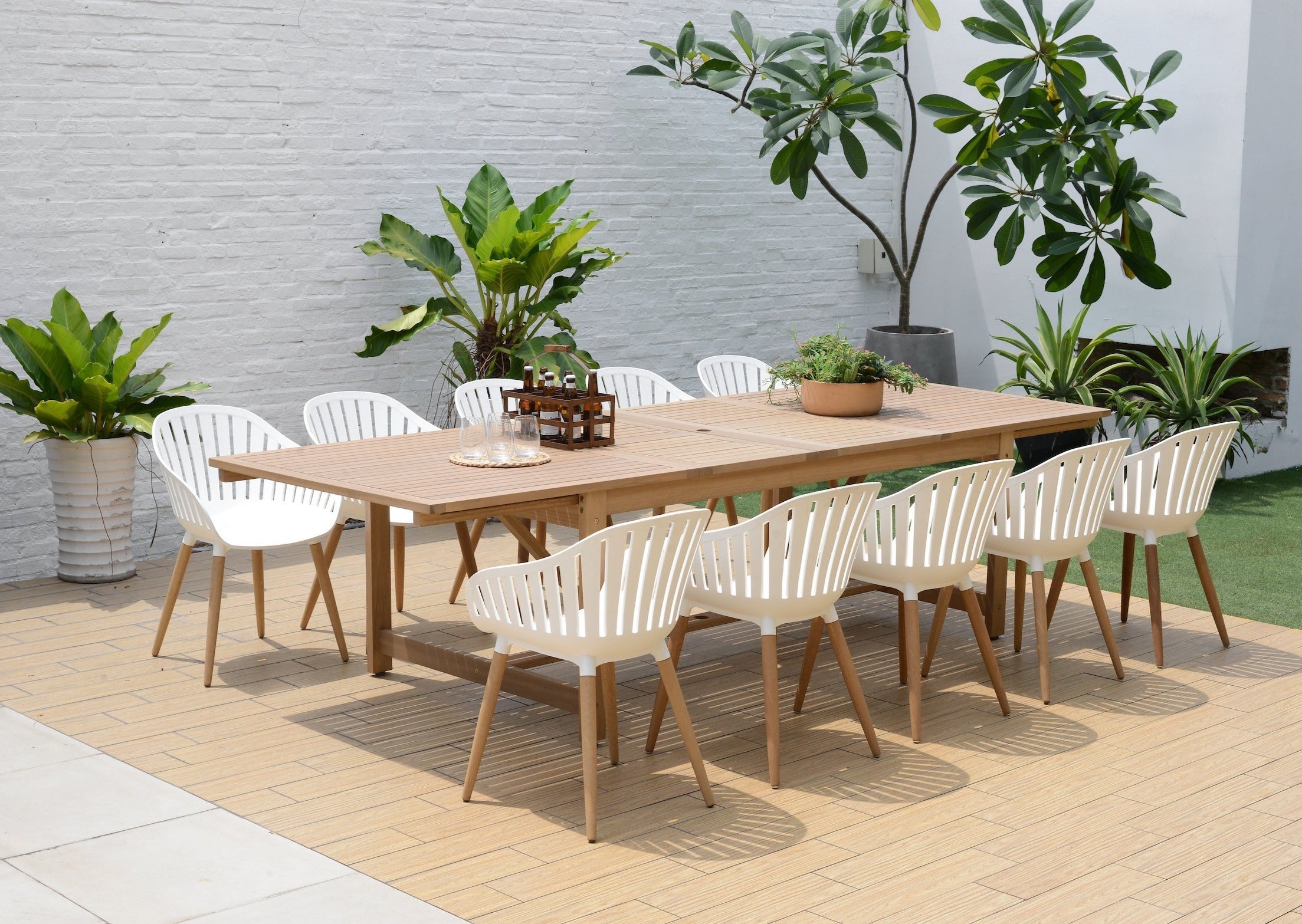 Leyland Table and Nassau White Armchairs Dining Set
