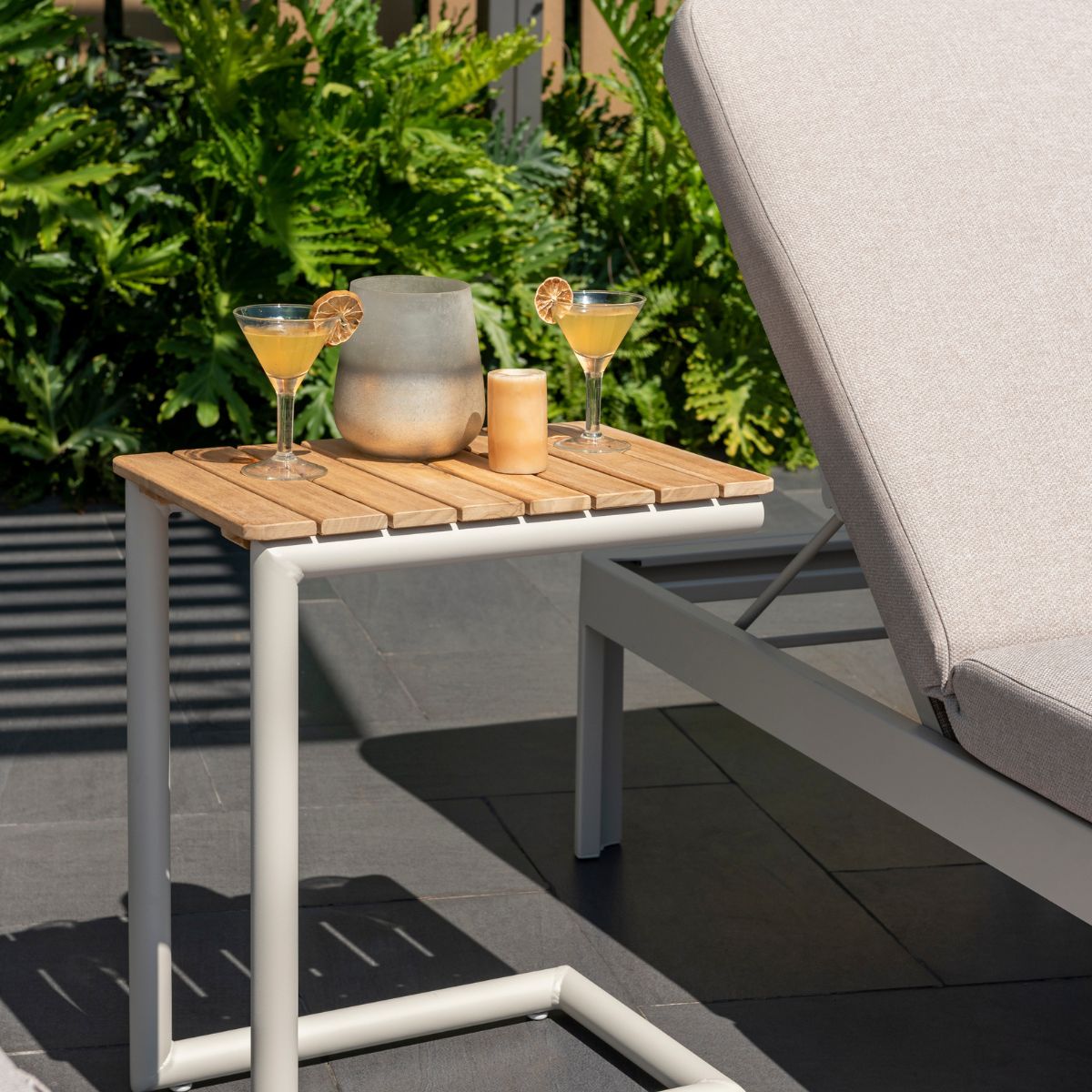 Portals Light C-shape Chair Set