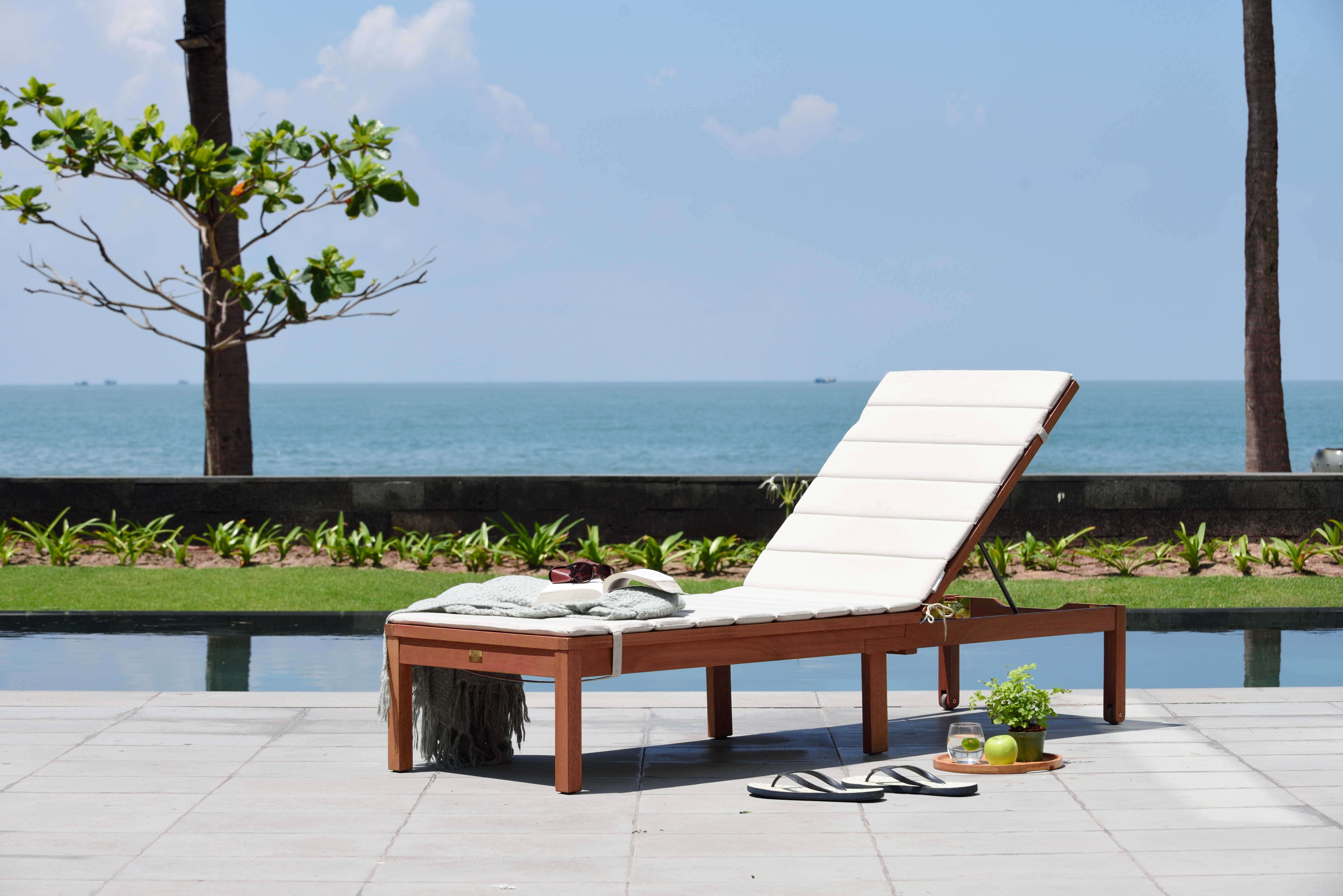 Louisiana Dark Wood Finish Wheel Lounger With Cushion - 2 Piece
