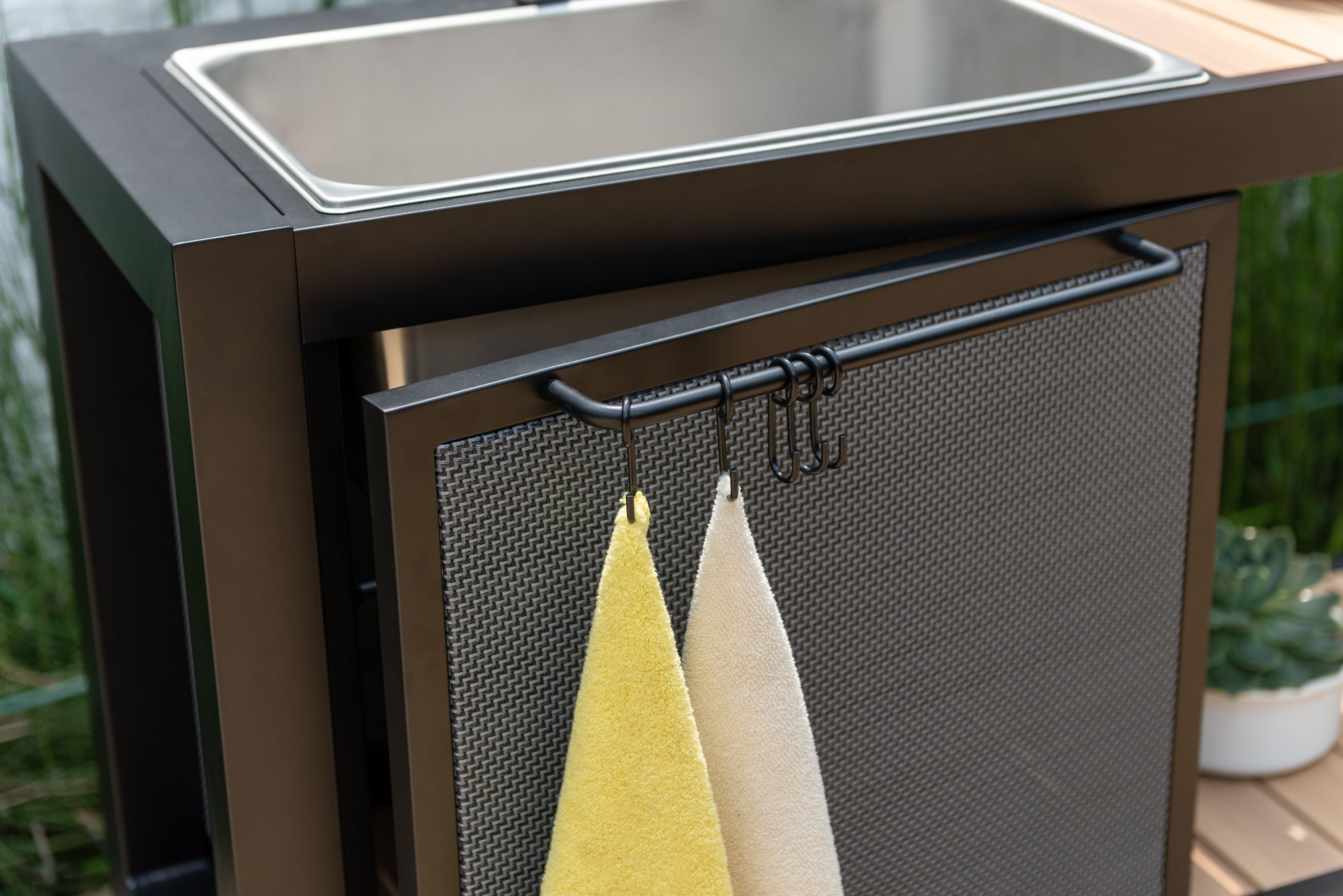 Panama Dark Outdoor Kitchen