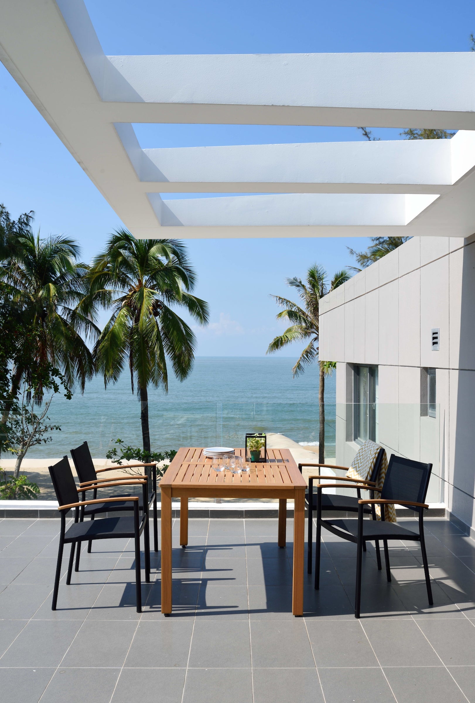 Orlando Rectangular Table and Vera Armchair Dining Set